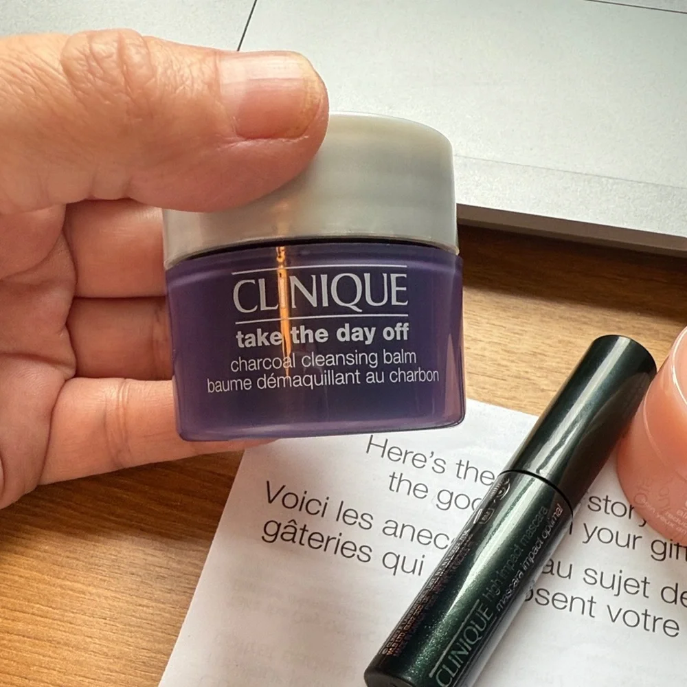 Clinique Purple Cosmetic Bag Makeup Bag with Three Samples all NEW UNOPENED‎